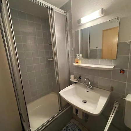 Monteur-wohnung Schlosspark Mit 2 Schlafzimmer Und 2 Baeder Apartment