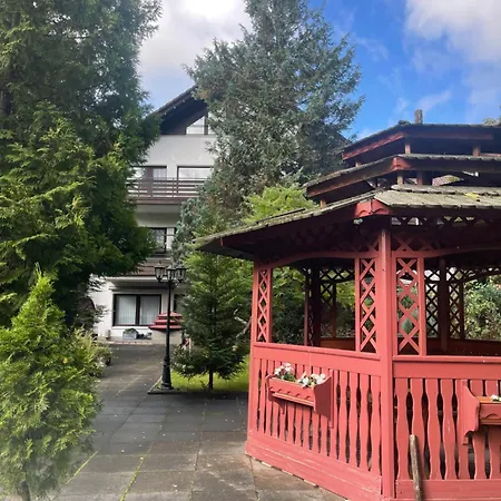 Monteur-wohnung Schlosspark Mit 2 Schlafzimmer Und 2 Baeder *